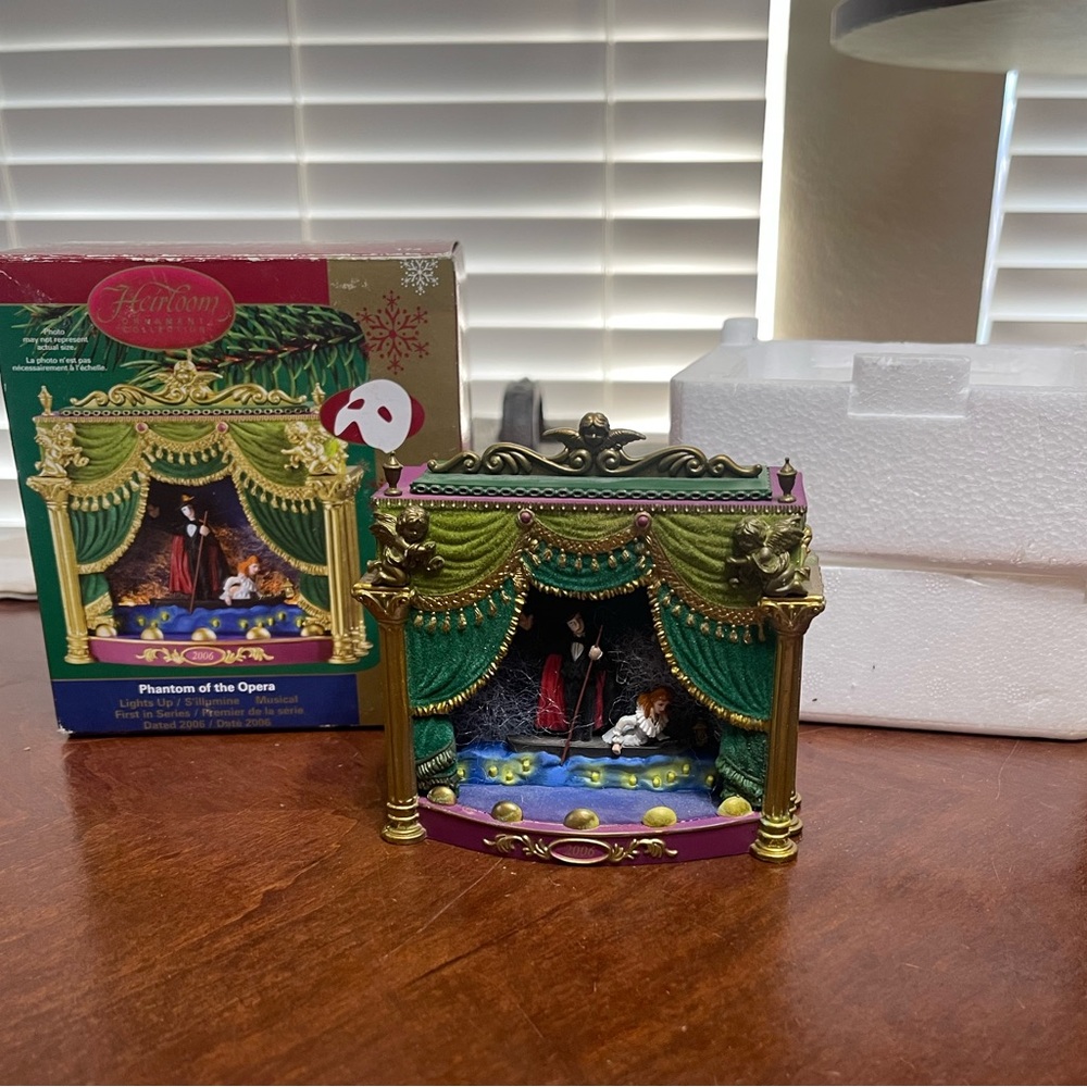 Carlton Cards PHANTOM OF THE OPERA Ornament 2006 #1 Series Heirloom #174  LIGHTS